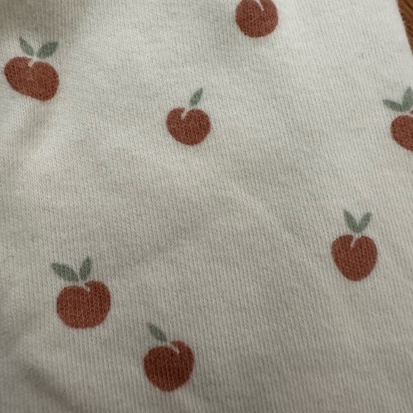 Quincy Mae Kimono Long-sleeve onesie in ivory peach print 🍑 - Picture 2 of 4